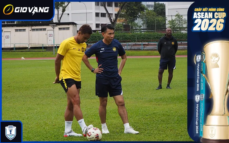 HLV Tan Cheng Hoe lực lượng Malaysia Bảng B họp chiến thuật